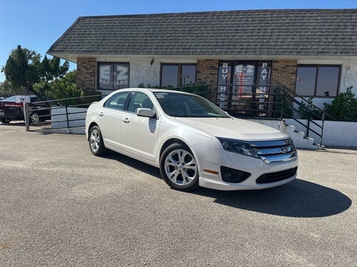 2012 Ford Fusion SE 23/33 City/Highway MPG