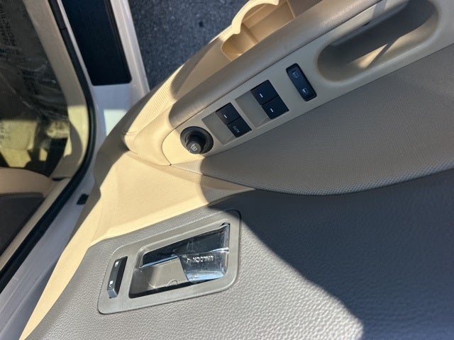 2012 Ford Fusion SE 23/33 City/Highway MPG