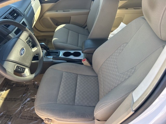 2012 Ford Fusion SE 23/33 City/Highway MPG