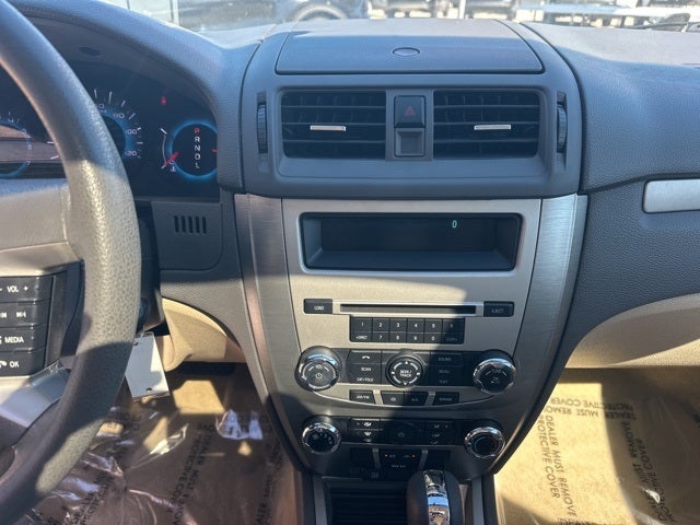 2012 Ford Fusion SE 23/33 City/Highway MPG