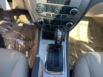 2012 Ford Fusion SE 23/33 City/Highway MPG