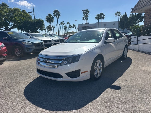 2012 Ford Fusion SE 23/33 City/Highway MPG