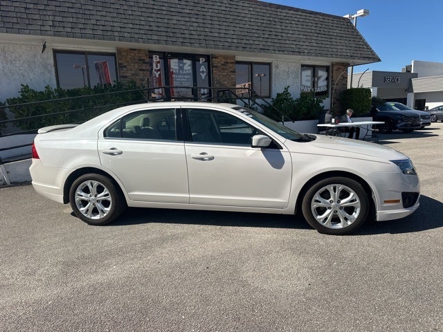2012 Ford Fusion SE 23/33 City/Highway MPG