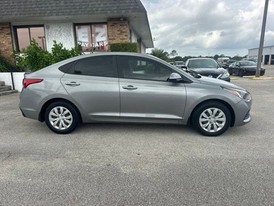2022 Hyundai Accent SE