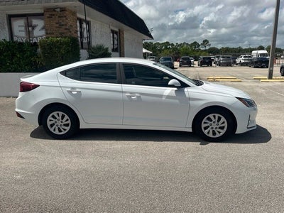 2019 Hyundai Elantra SE